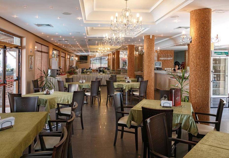 Александра Hotel Sveti Vlas Ngoại thất bức ảnh
